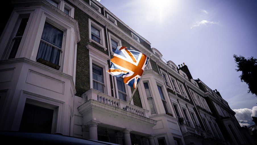 How to pass the Life in the UK Test: expert tips, study resources, and key advice to help you succeed on your first attempt.