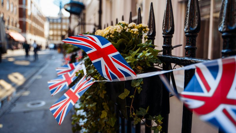 UK naturalisation guidance on the UK naturalisation application process to get British citizenship quickly and correctly.