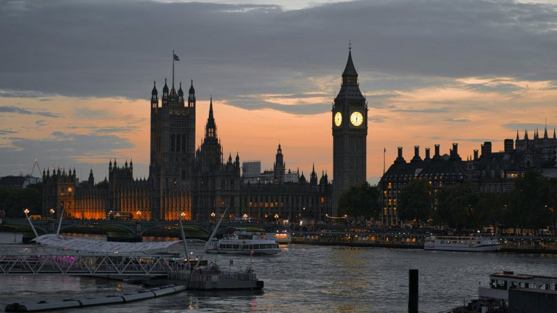 Learn how to apply for UK Student Visa. Guide on eligibility, funding, eVisa update, application steps & more!